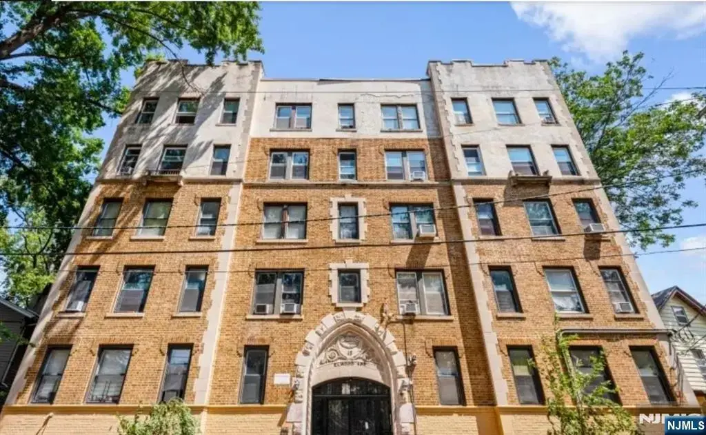 17 Elwood 304, Newark