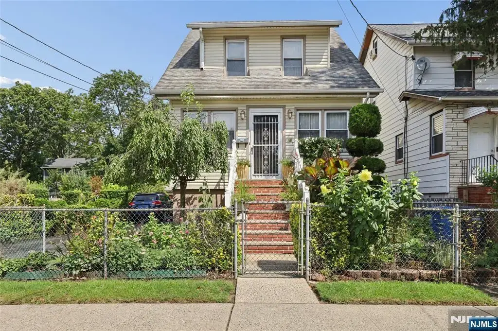 205 Warren Street, Englewood