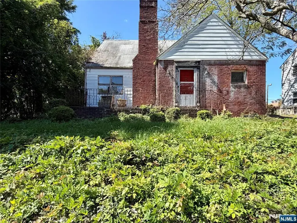 76 Beechwood Street, Bergenfield