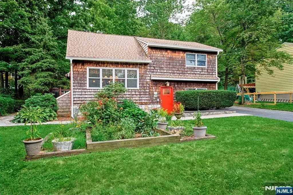 9 Melrose Avenue, West Milford