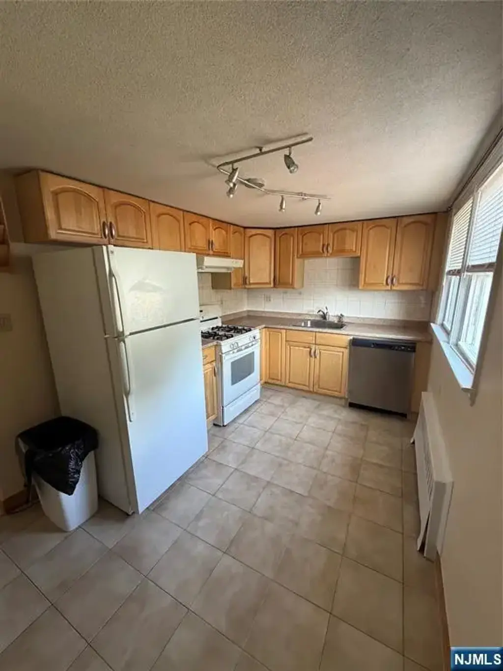 17 Ellsworth, Clifton