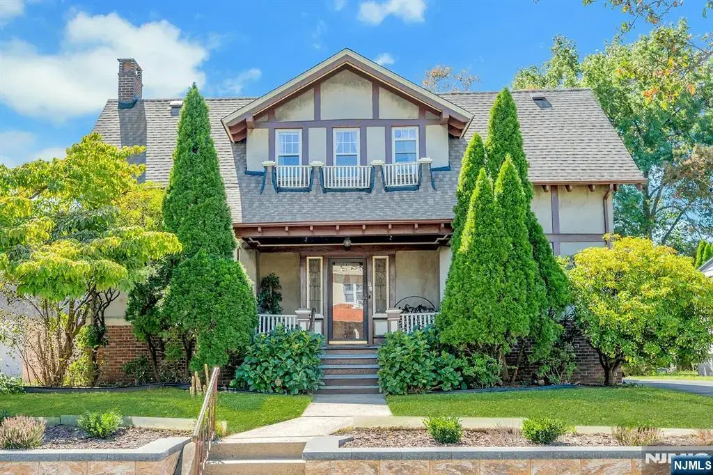 85 Spring Valley Avenue, Hackensack