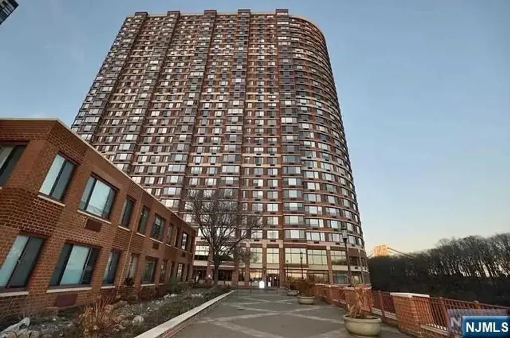 100 Old Palisade 2011, Fort Lee