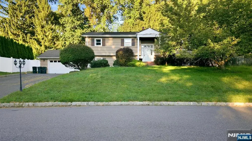 10 Rosemere Avenue, West Caldwell