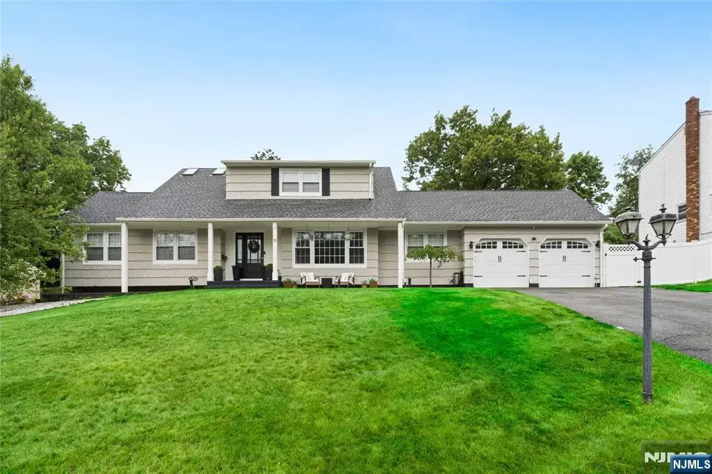 15 Almroth Drive, Wayne