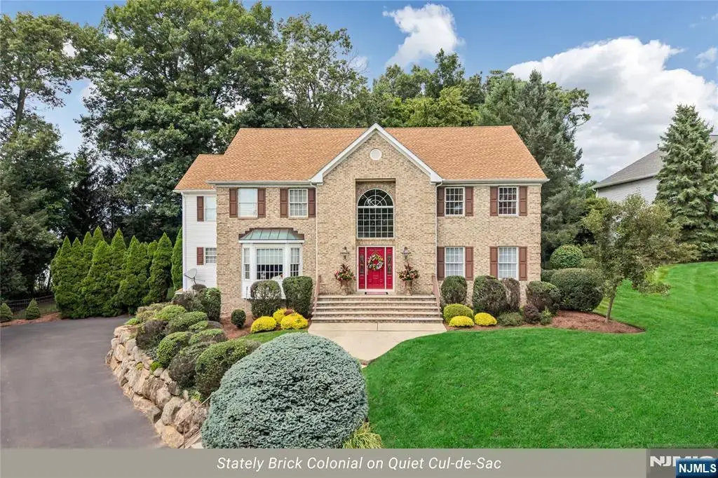 4 Moccasin Court, Mahwah