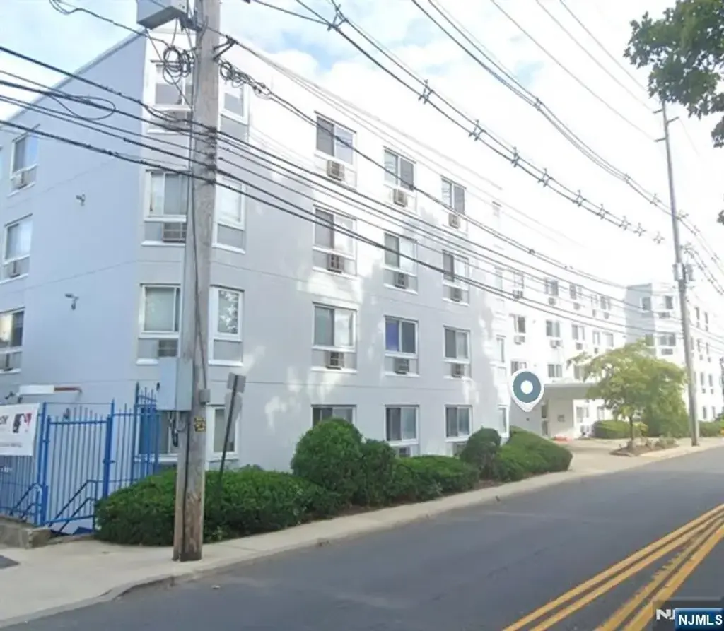 333 Grand 3c, Palisades Park