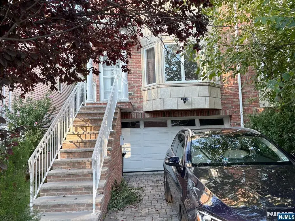 253 Columbia C0253, Cliffside Park