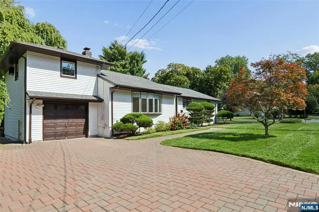 4 Marconi Street, Tenafly
