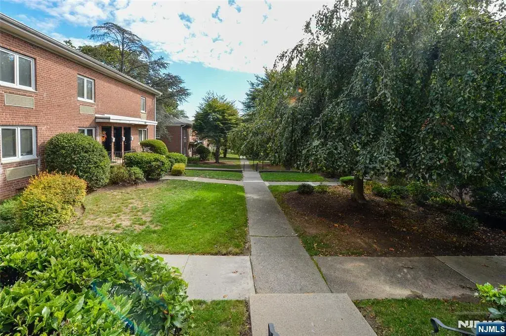 250 Oak E4, Ridgewood