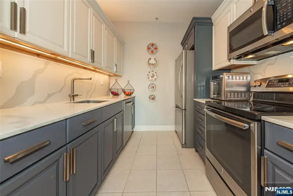280 Main 103, Little Falls