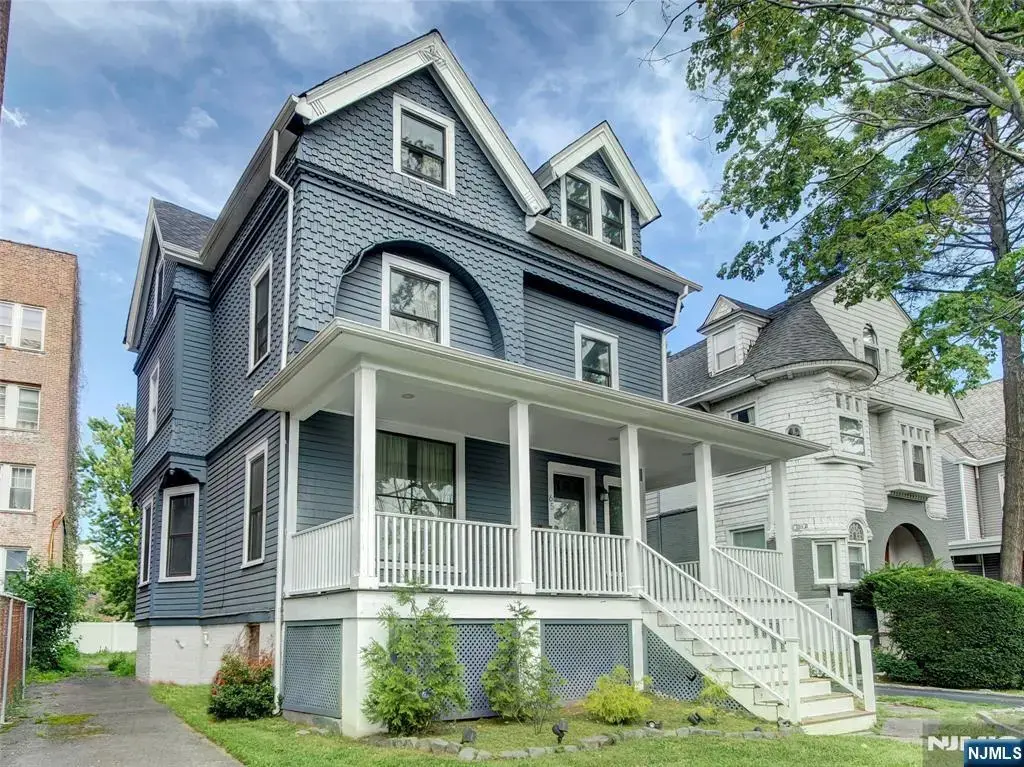 65 Glenwood, East Orange