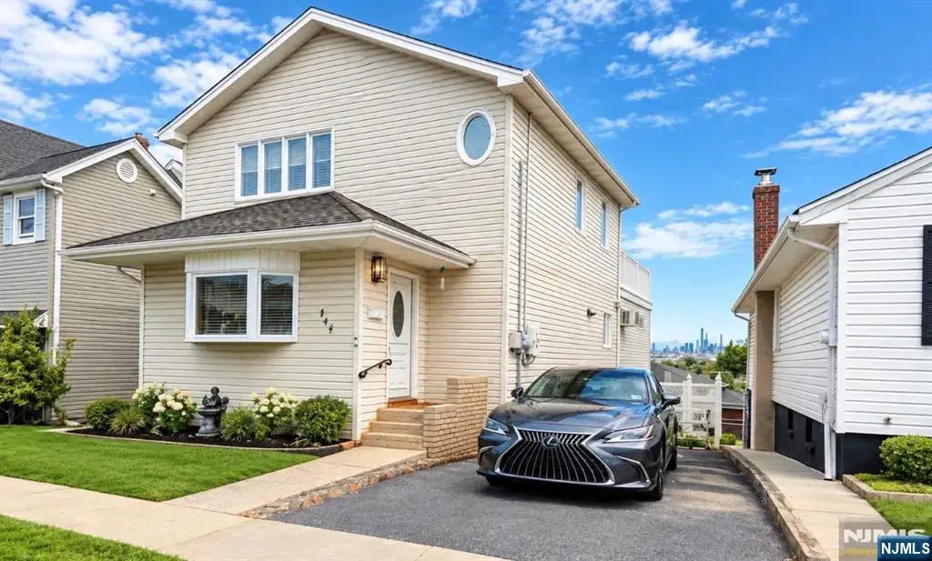 744 Third Street, Lyndhurst