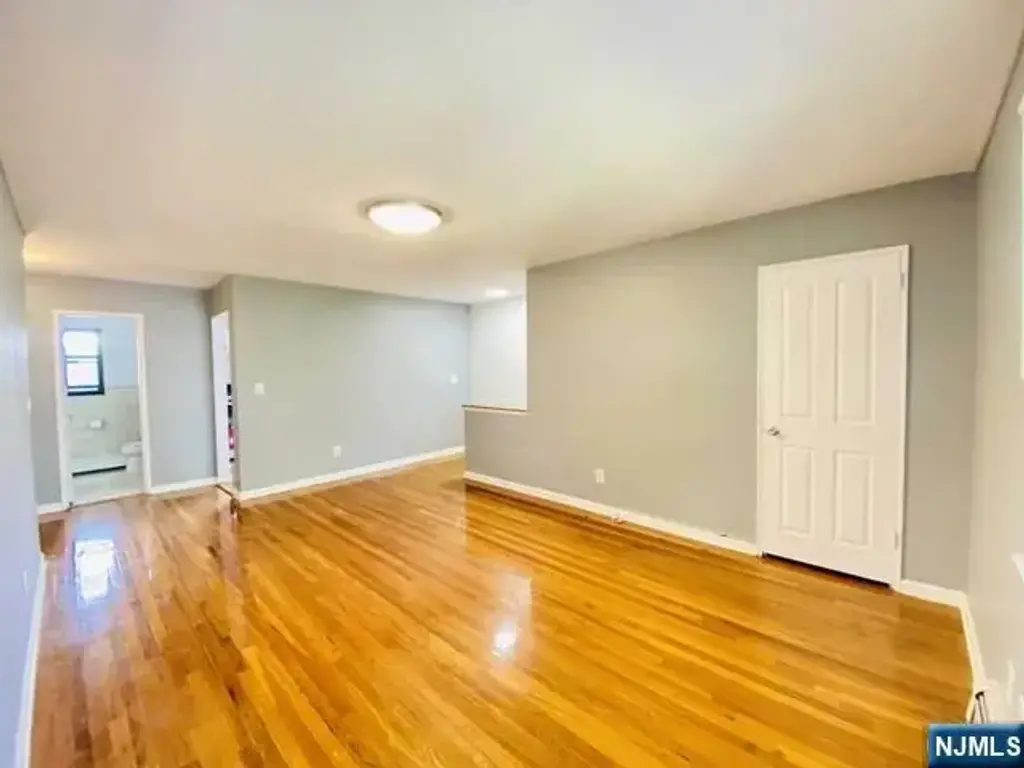 132 Myrtle 12, Fort Lee