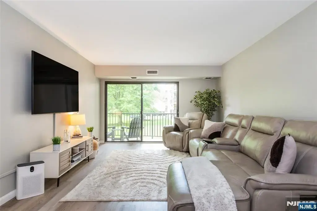 521 Piermont Avenue 119, River Vale