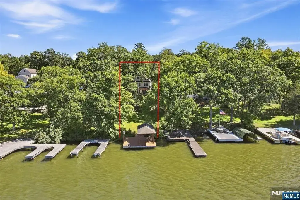 212 Long Pond Road, West Milford