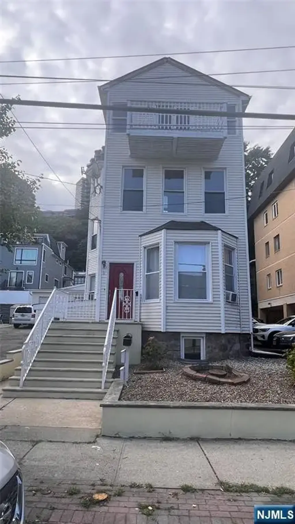 82 Edgewater 1, Edgewater
