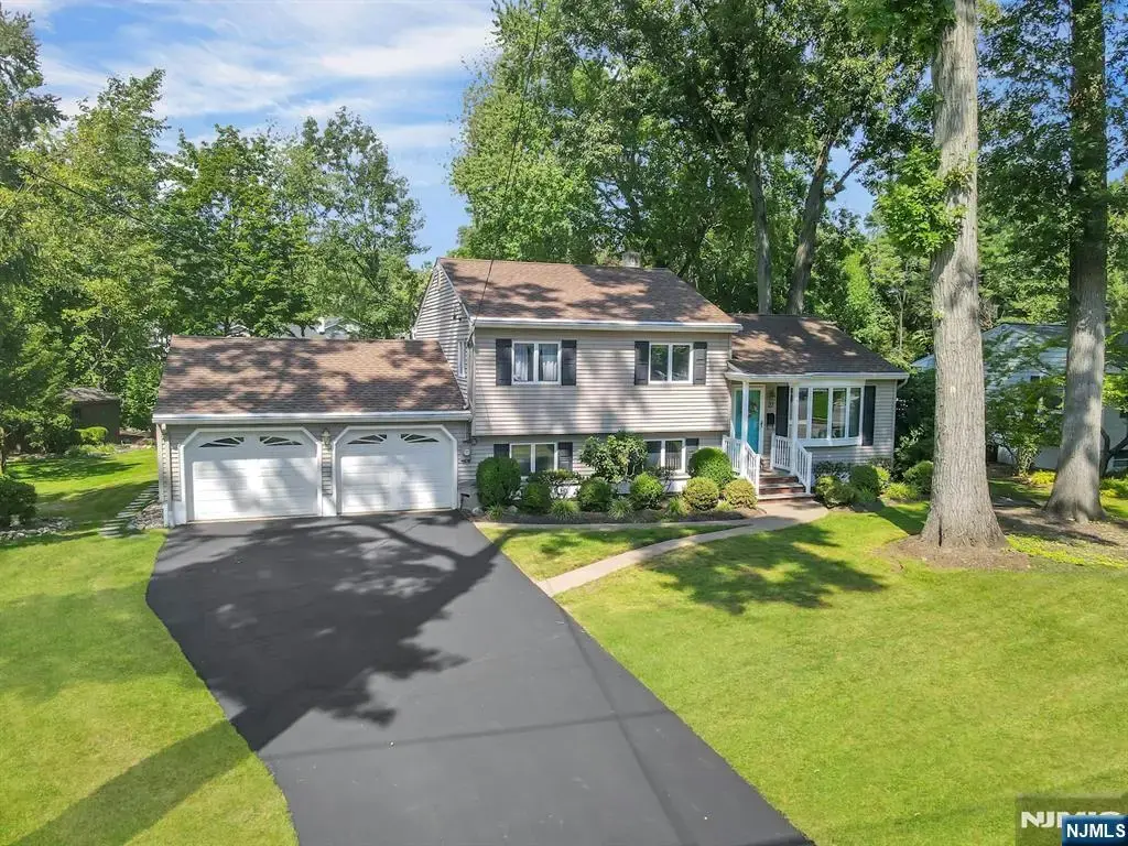 27 Mary Lane, Waldwick