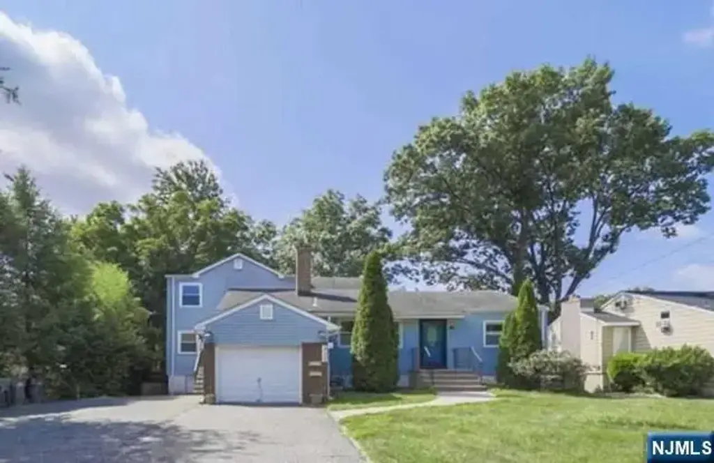 322 Hickory Avenue, Bergenfield