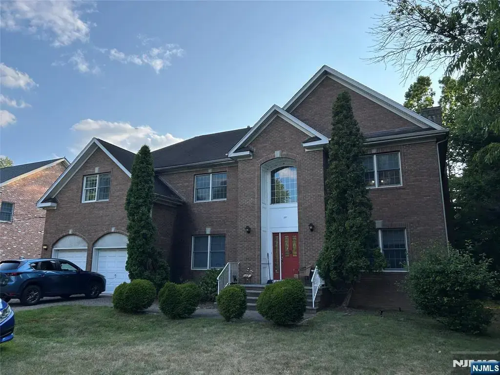 157 Paramus, Paramus