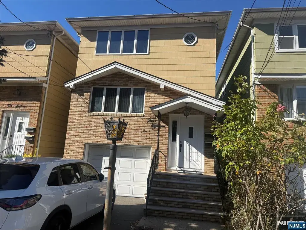 218 Bergen 2, Harrison