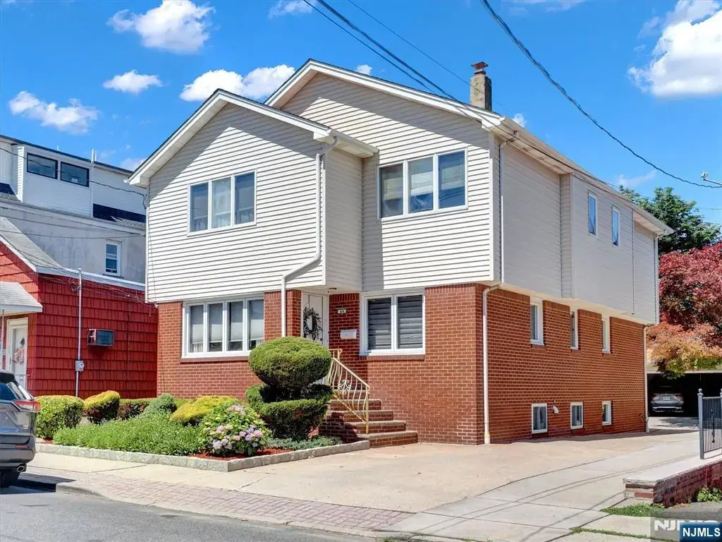 69 Lincoln Street, Fairview
