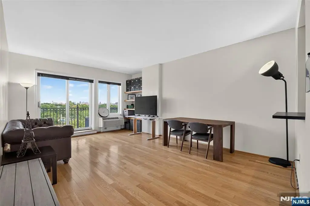 1212 City Place 1212, Edgewater