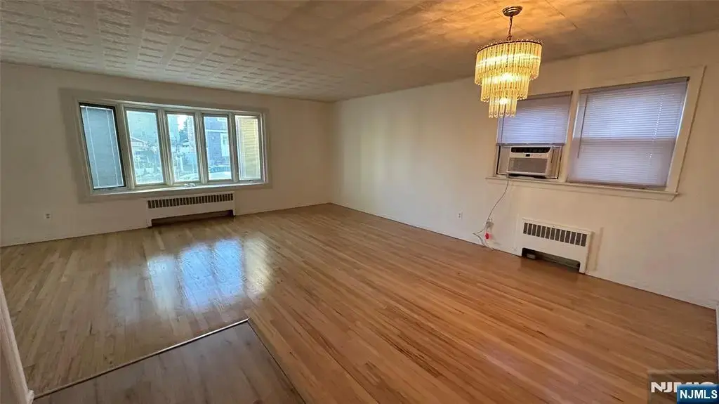 43 Oakwood, Bloomfield