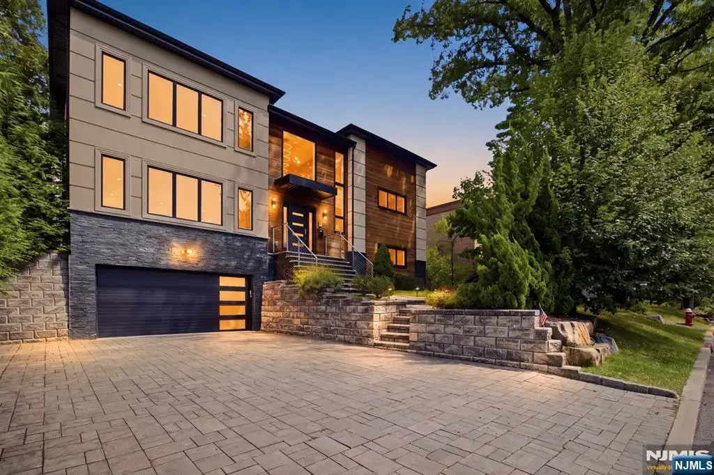 71 Dillingham, Englewood Cliffs