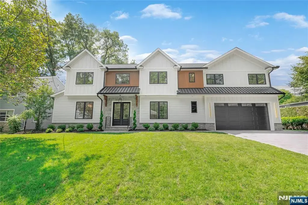 10 Radburn Road, Glen Rock