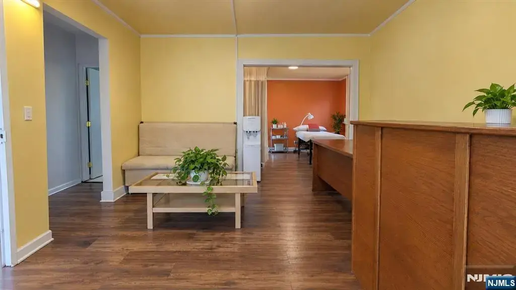 123 Grand Avenue, Palisades Park
