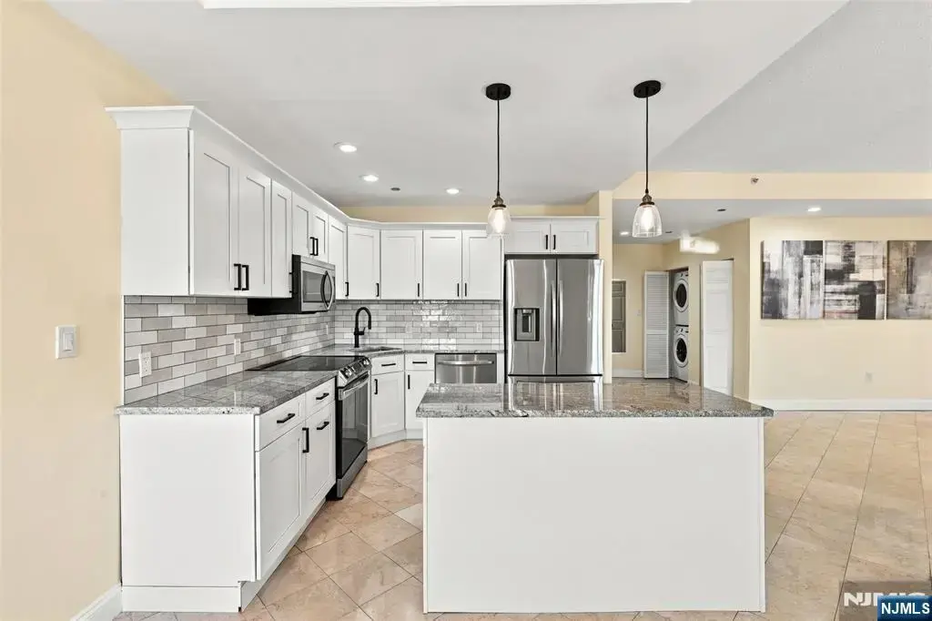 399 11th Street 206, Palisades Park
