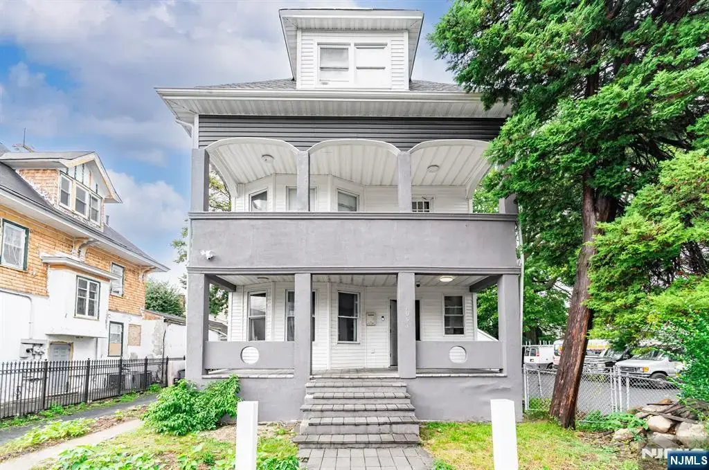 1053 Sanford, Irvington