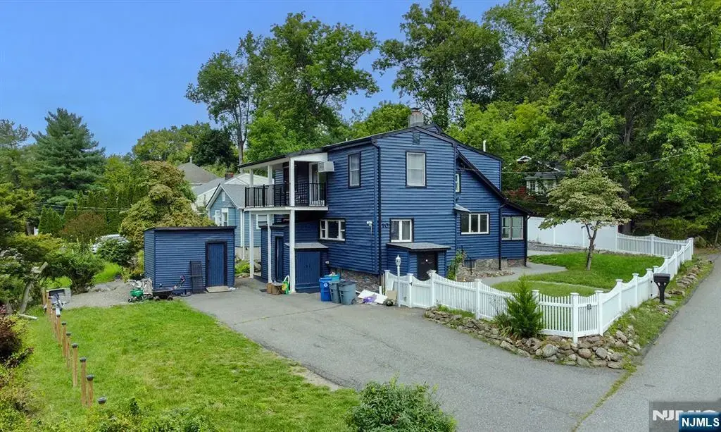 10 Cayuga Trail, Wayne