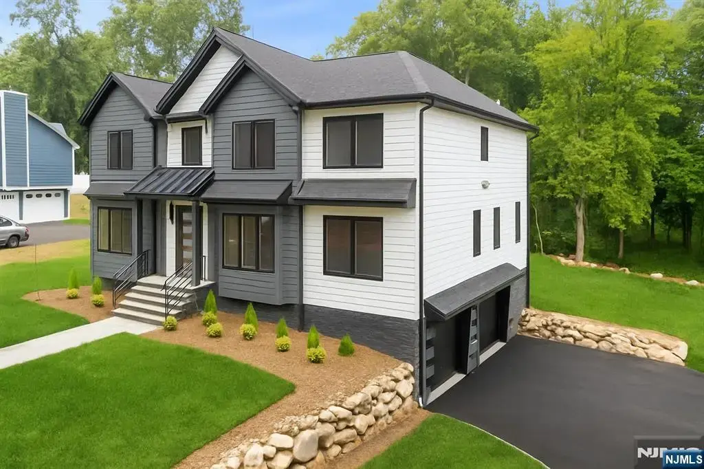 11 Eagles Nest Terrace, West Milford