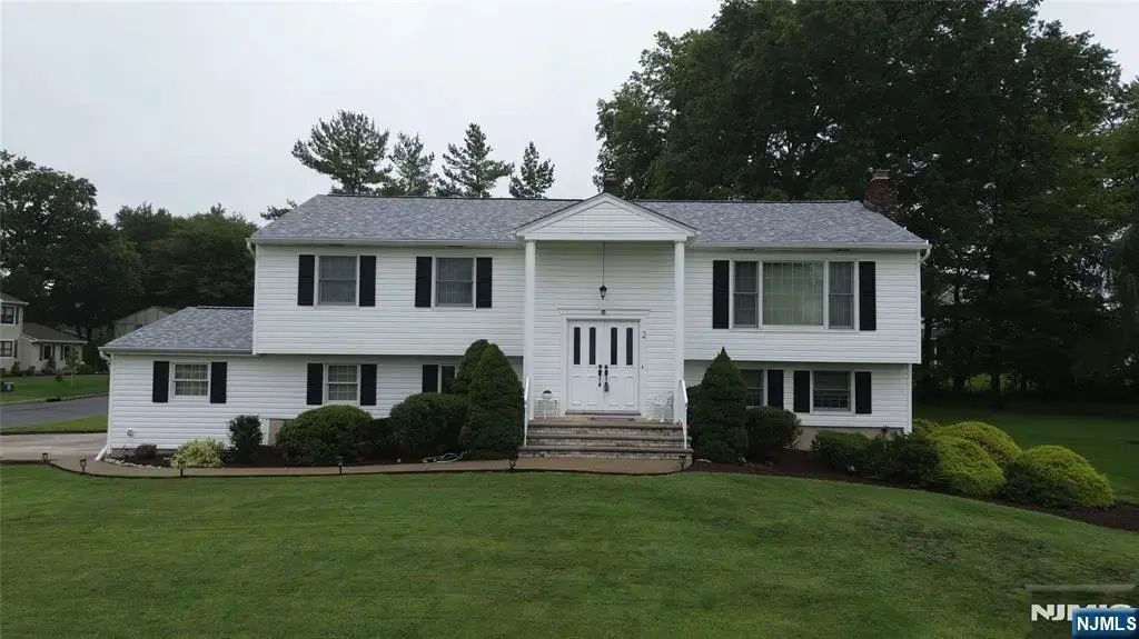 2 Tanglewood Drive, East Hanover Twp