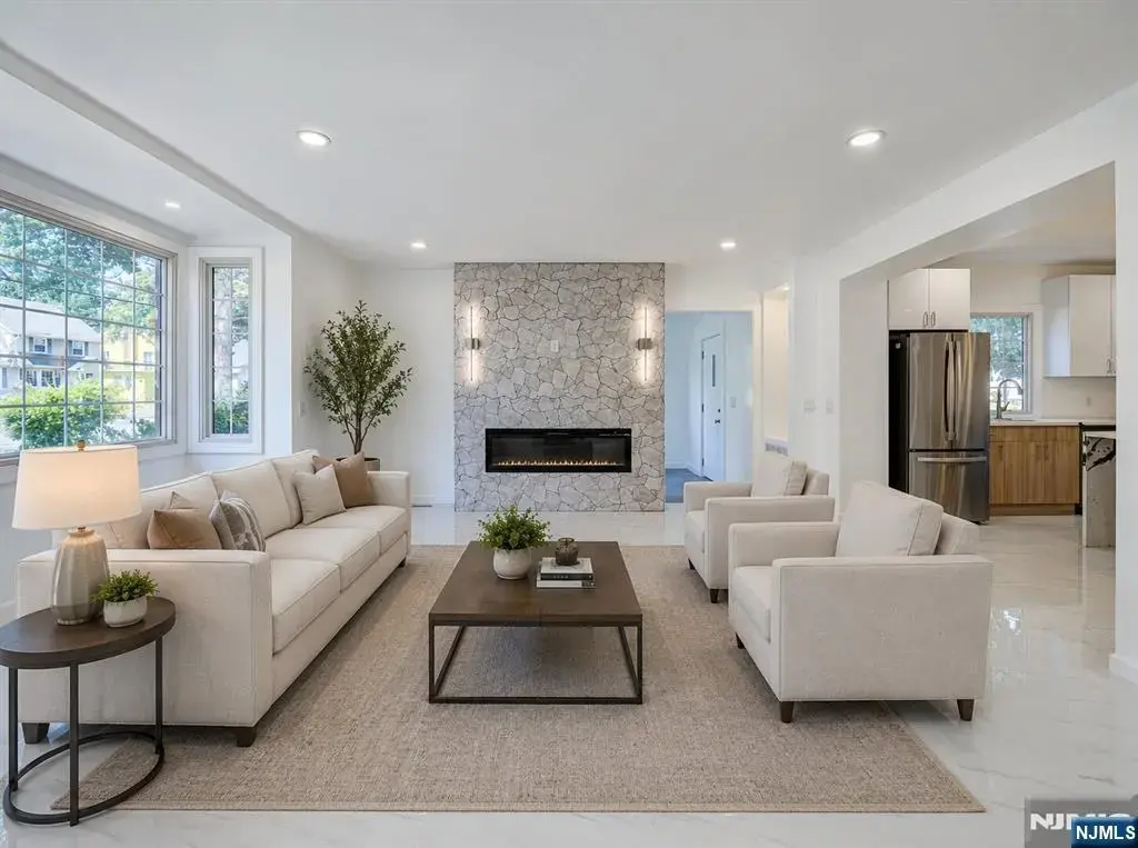 217 Heywood, Orange