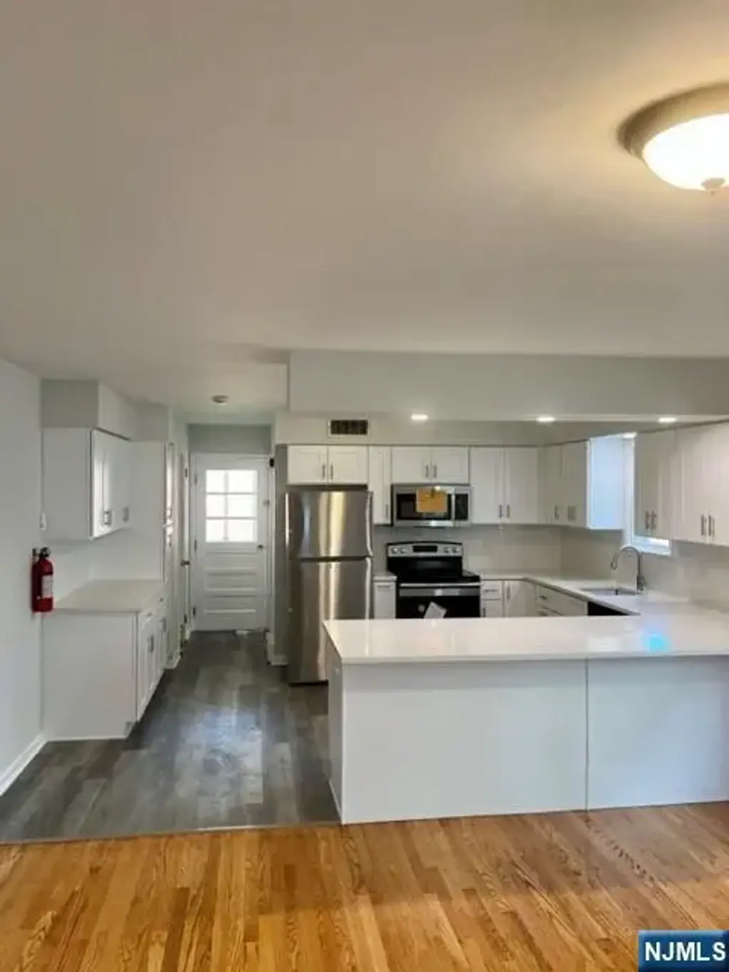 12 Grunauer A, Saddle Brook