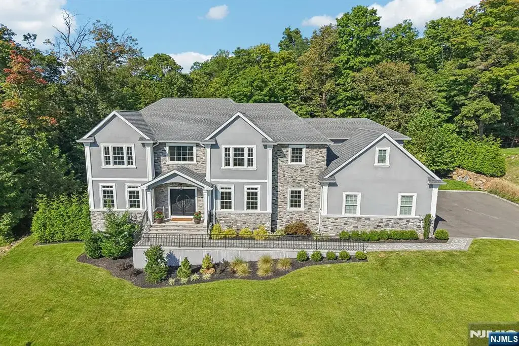 10 Massola Drive, Wayne
