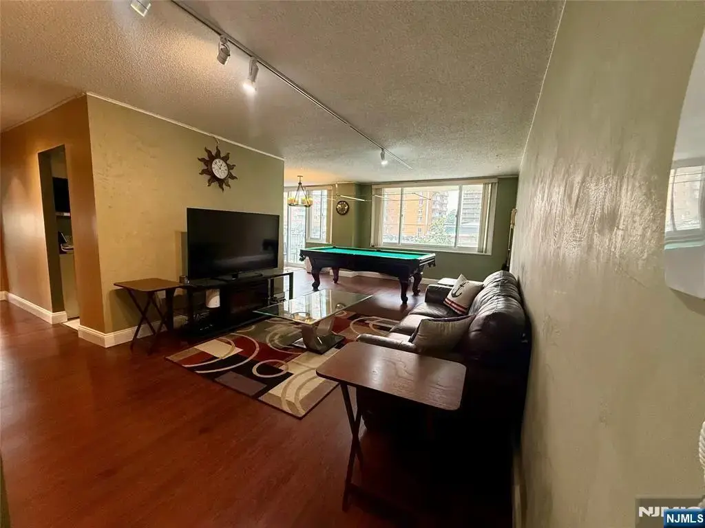 160 Overlook Avenue 4d, Hackensack