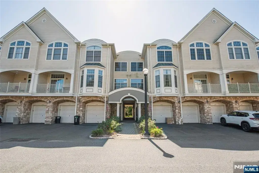 121 Turlington Court, Livingston