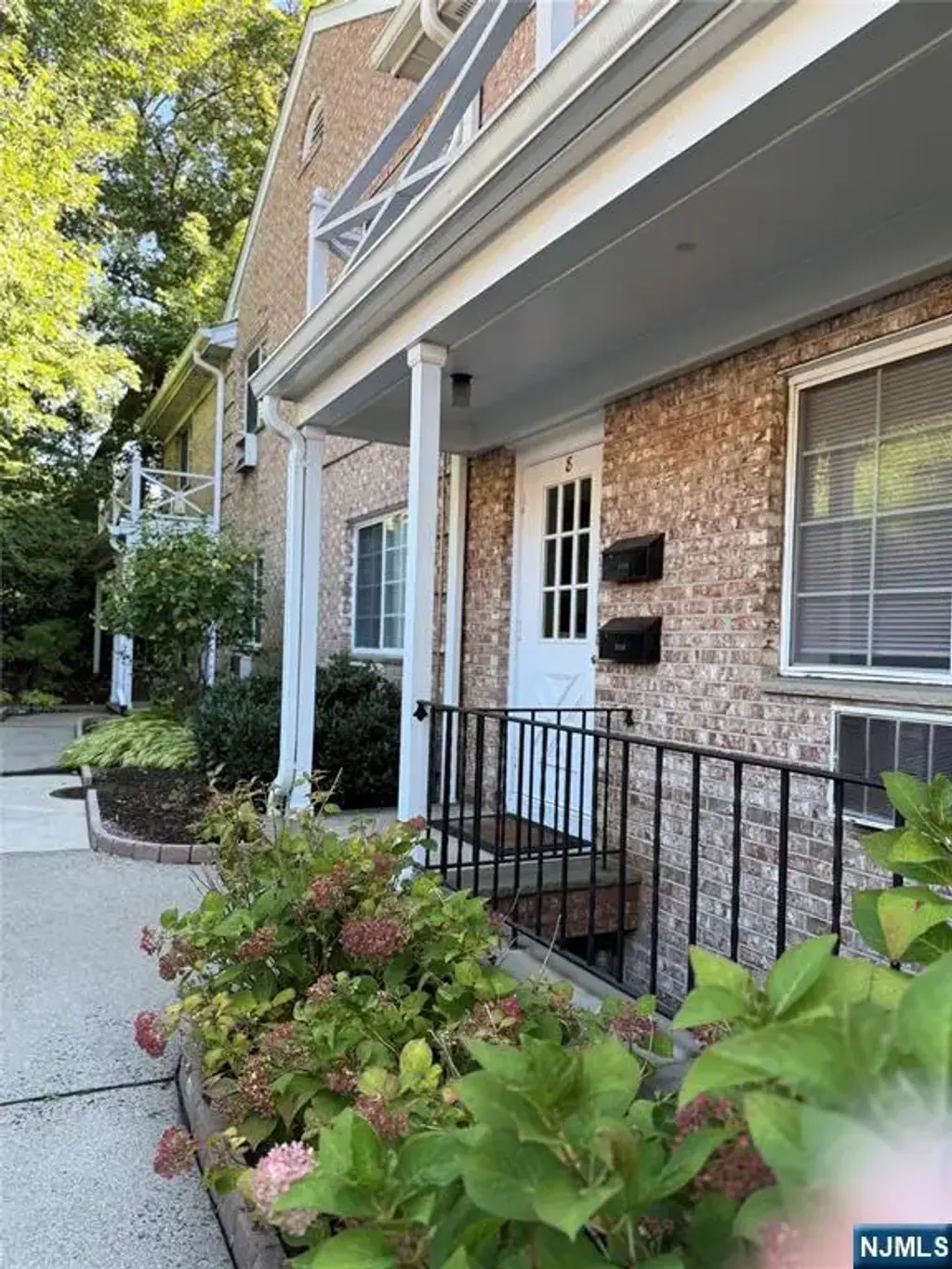 27-33 Corsa Terrace 8a, Ridgewood
