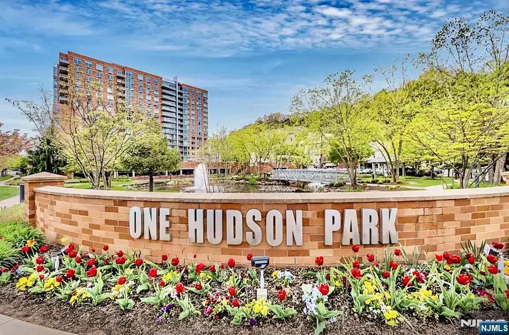 1709 Hudson 1709, Edgewater