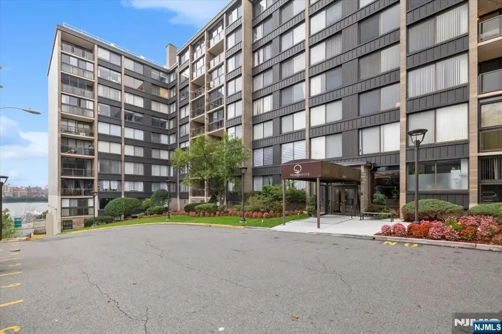 9060 Palisade Avenue 403, North Bergen