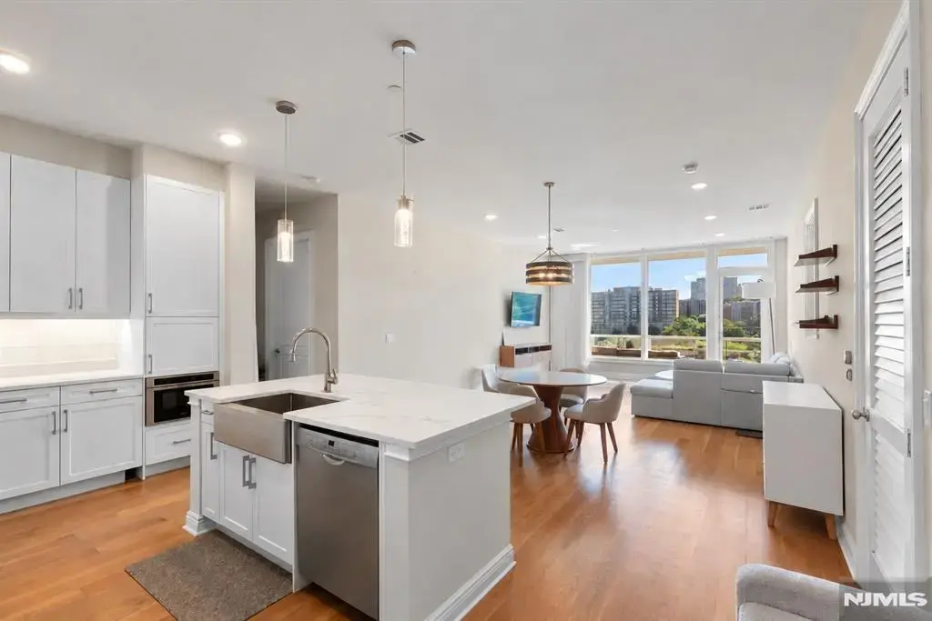 3 Somerset Lane 504, Edgewater