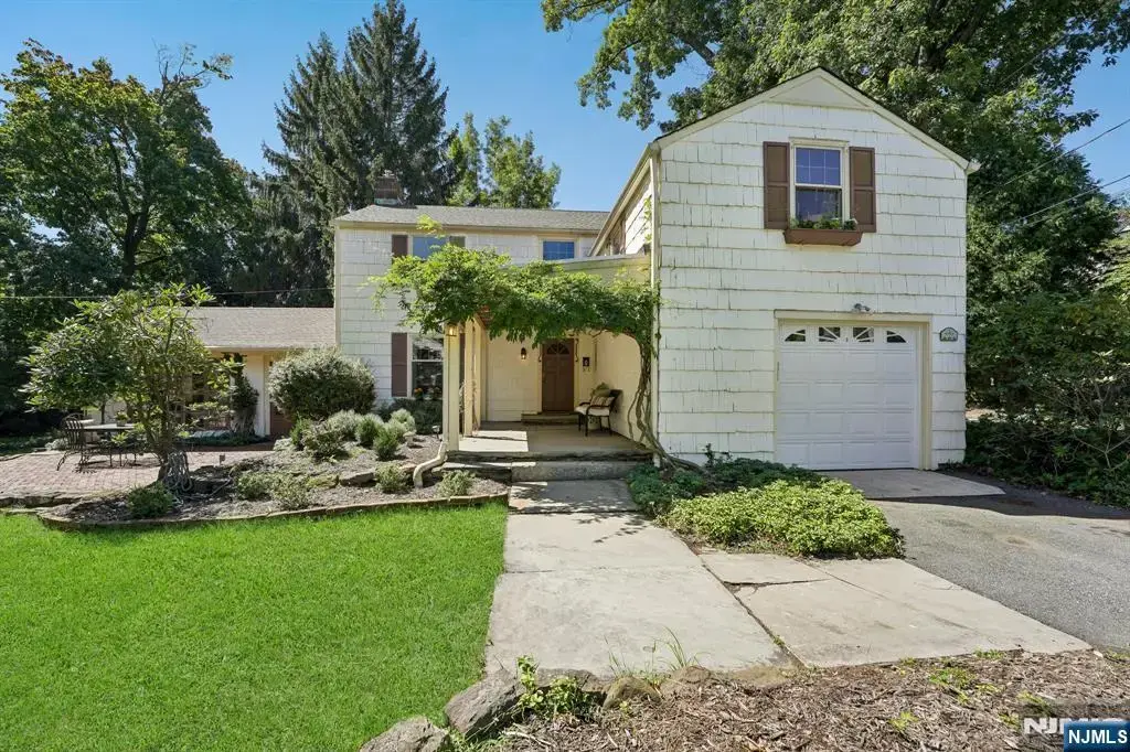 1 Seneca Place, Montclair