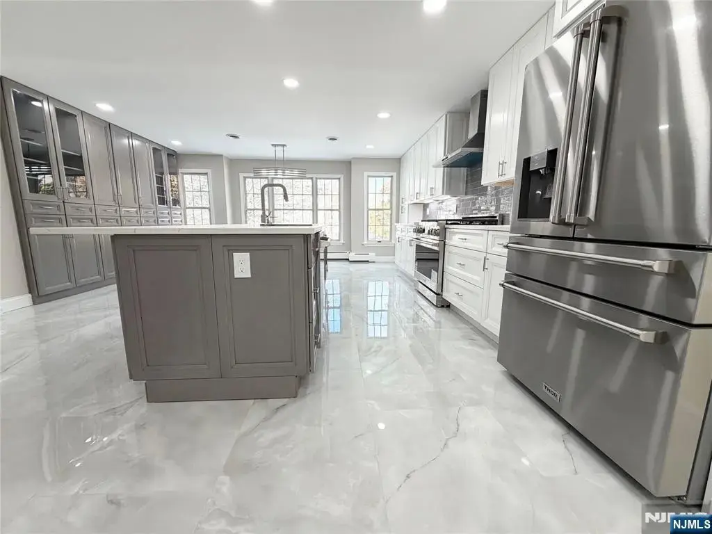 850 Ridgewood Avenue, Oradell