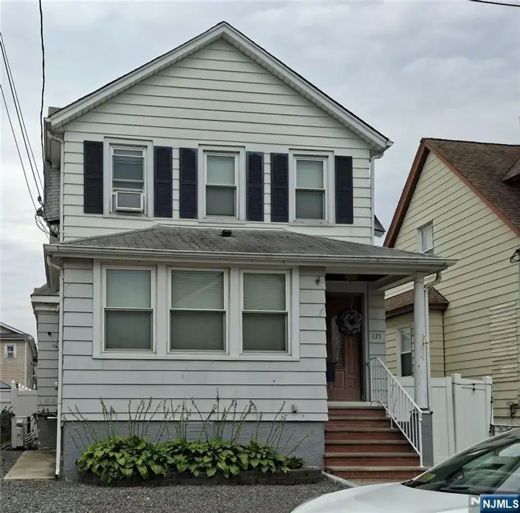 135 Ricardo Place, Hackensack