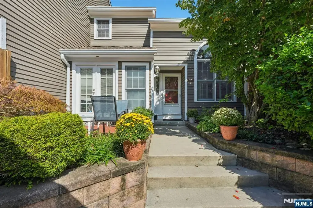 189 Grandview Lane, Mahwah