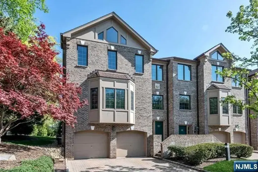 21 Sherbrooke, Saddle River